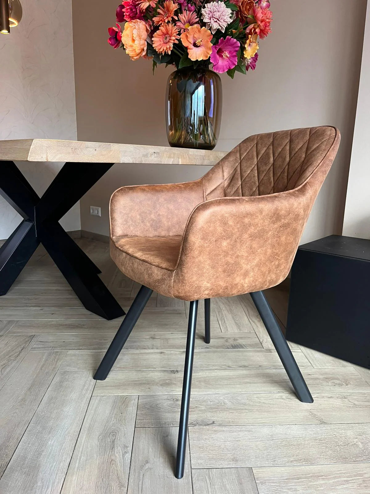 Brione Draaibare Eetkamerstoel - Cognac